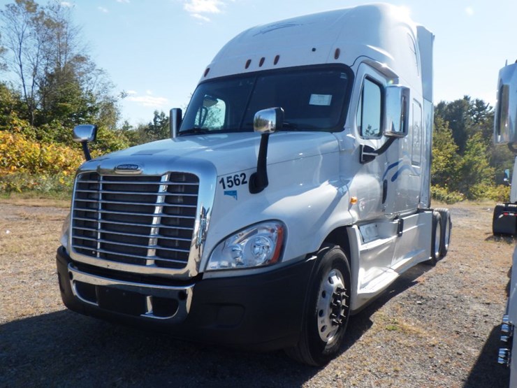 2017-freightliner-cascadia-125-image-1