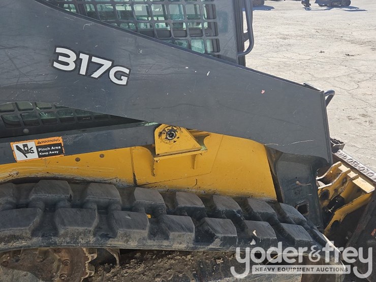 2019-deere-317g-image-13