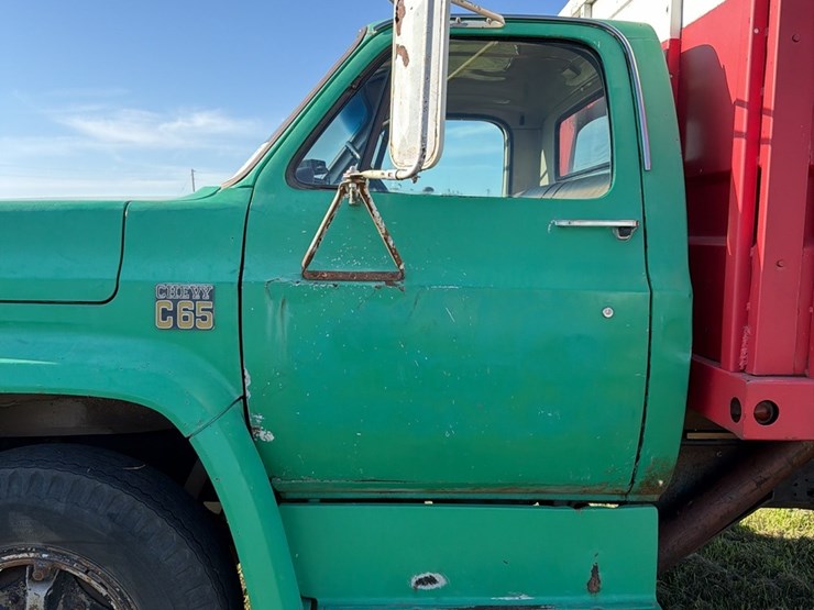 1975-single-axle-366-4+2,-box-&-hoist,-starts,-runs,-operates-as-it-should-image-8