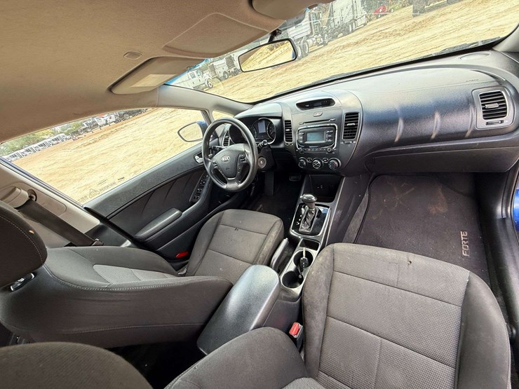 2017-kia-forte-4-door-sedan-(101,833-miles)-image-23