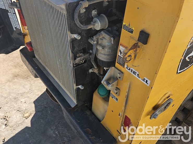 2019-deere-317g-image-11
