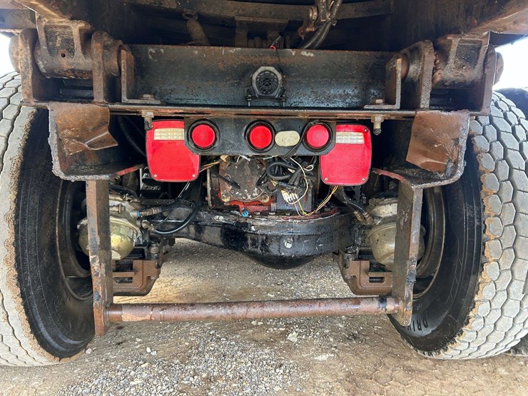 2007-mack-granite-ctp713b-image-11