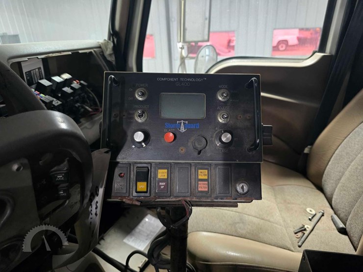 2005-mack-granite-cv713-image-15