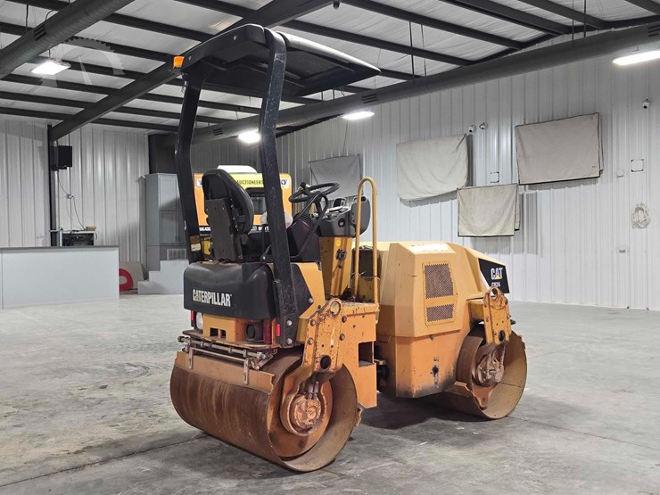 caterpillar-cb24b-image-3