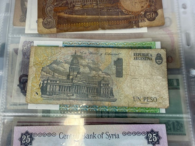 #40309-•-foreign-currency-bank-notes-image-100