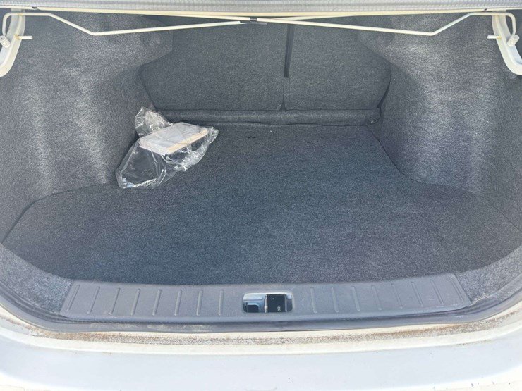 2014-nissan-versa-sv-4dr-sedan---56,707-actual-miles-image-18