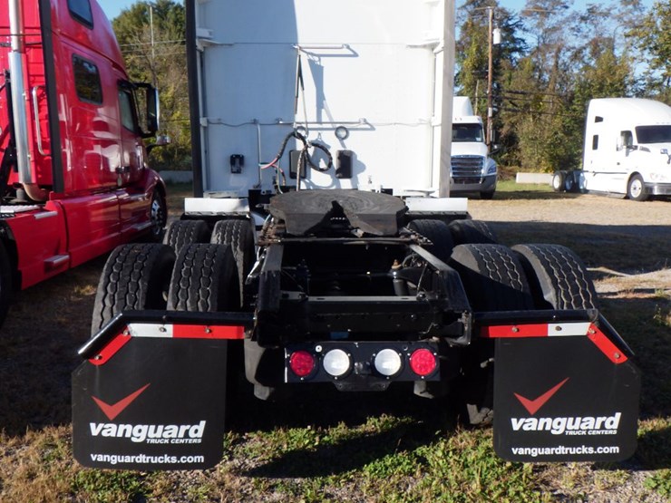 2021-kenworth-t680-image-8