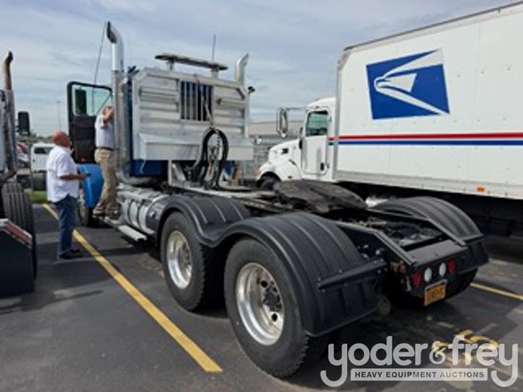 2015-kenworth-w900-image-6