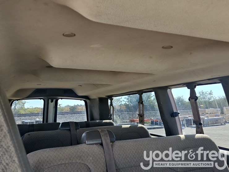 2017-chevrolet-3500-image-31