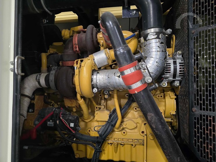 2013-caterpillar-xq200-2-image-11