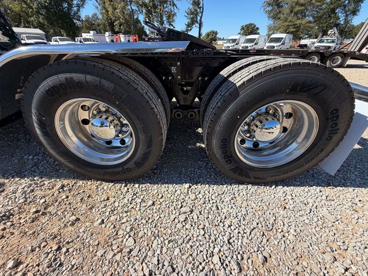 2024-kenworth-t880-image-23
