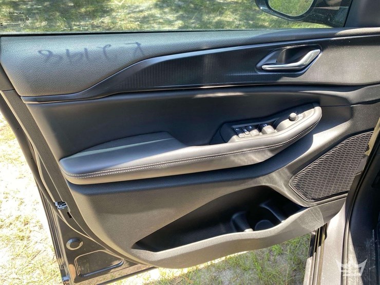 2025-jeep-grand-cherokee-image-11