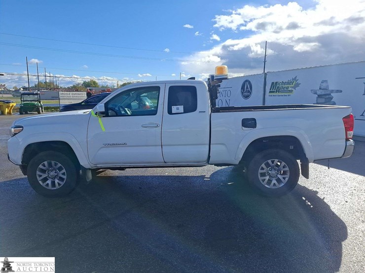 2016-toyota-tacoma-image-8