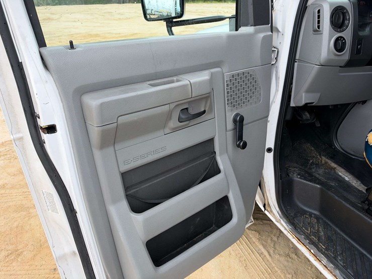 2014-ford-e450-image-9