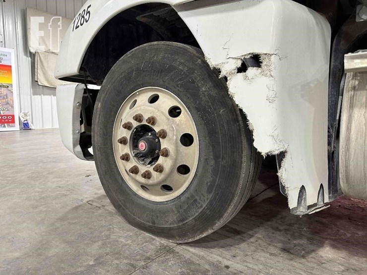 2007-freightliner-columbia-120-image-27