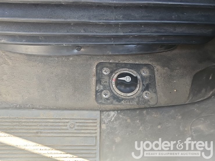 2019-freightliner-122sd-image-28