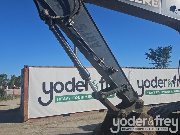 2011-deere-200d-image-10