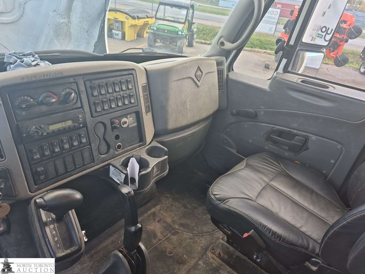 2009-international-durastar-4300-image-14