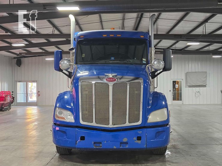 2017-peterbilt-579-image-7