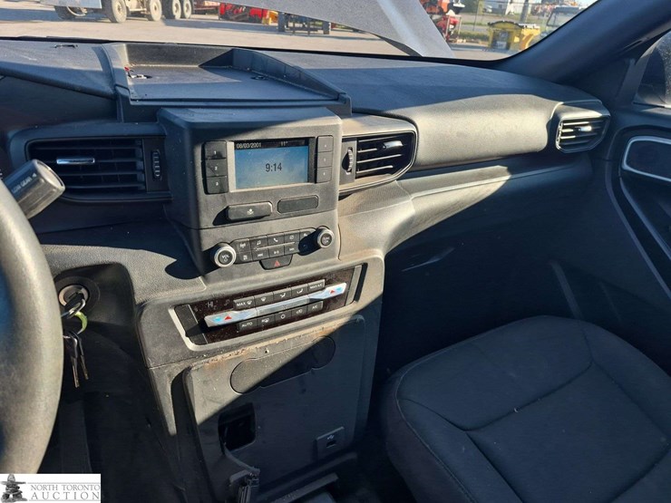 2020-ford-explorer-image-12