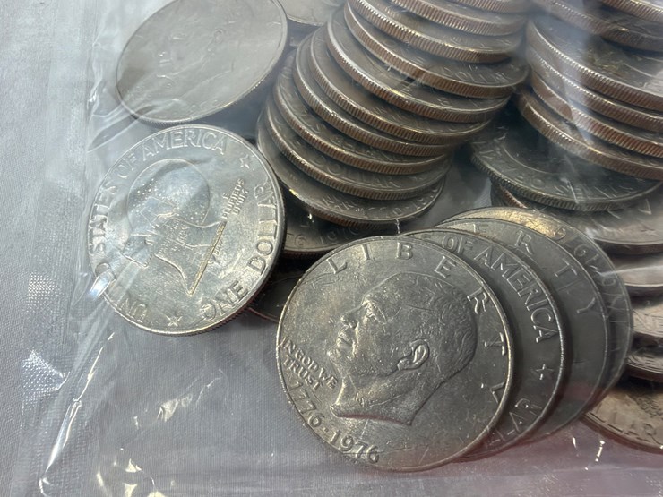 #40148-•-(50)-1970s-bicentennial-dollar-coins-image-14