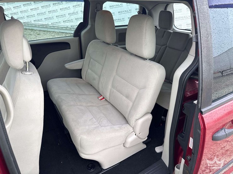 2014-dodge-grand-caravan-image-21