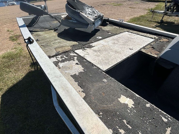 1994-bass-tracker-tx17-aluminum-bass-boat-w/-40-hp-mercury-&-trailer-image-15