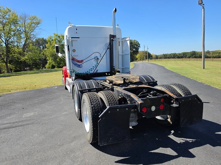 2001-freightliner-fld120-image-8