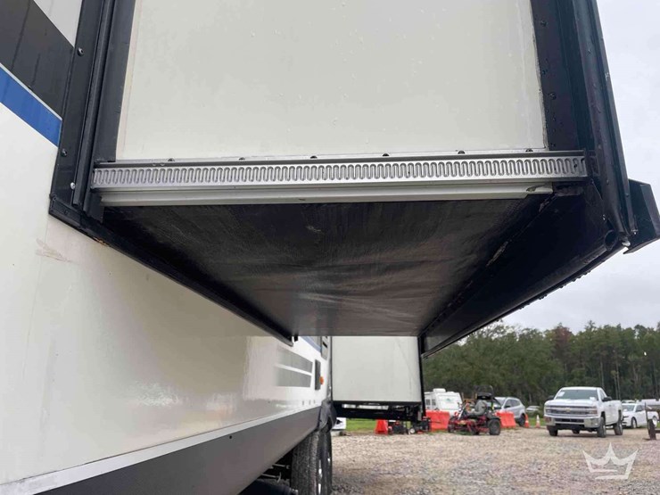 2018-33ft-jayco-white-hawk-30rls-t/a-travel-trailer-image-11