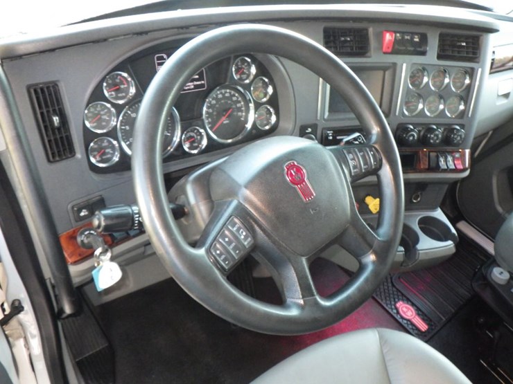 2022-kenworth-t680-image-15
