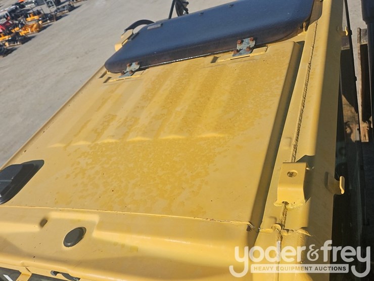 2011-deere-200d-image-27