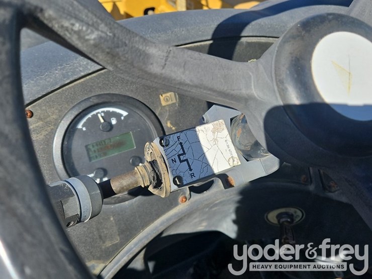 2014-caterpillar-tl1055c-image-19