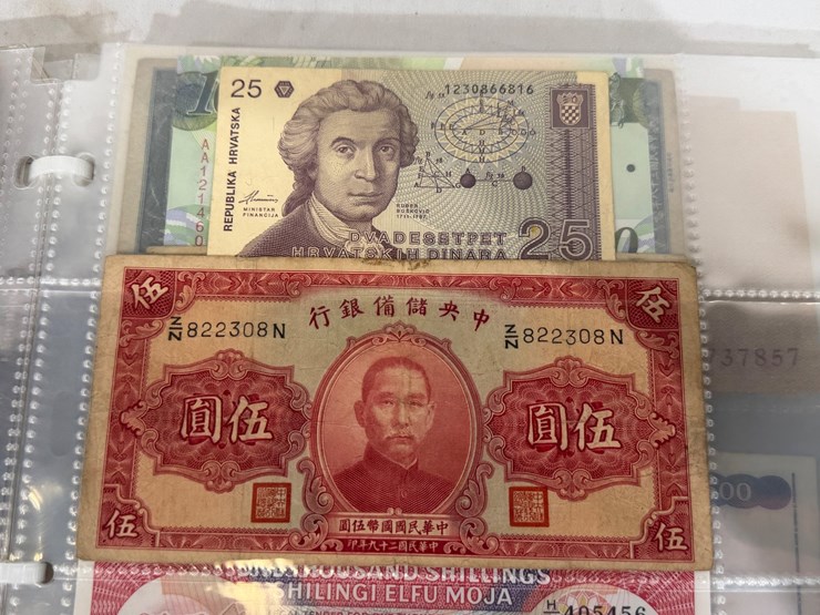 #40307-•-foreign-currency-bank-notes-image-57