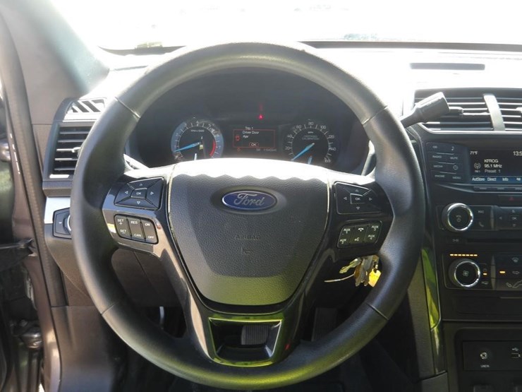 2018-ford-explorer-image-15