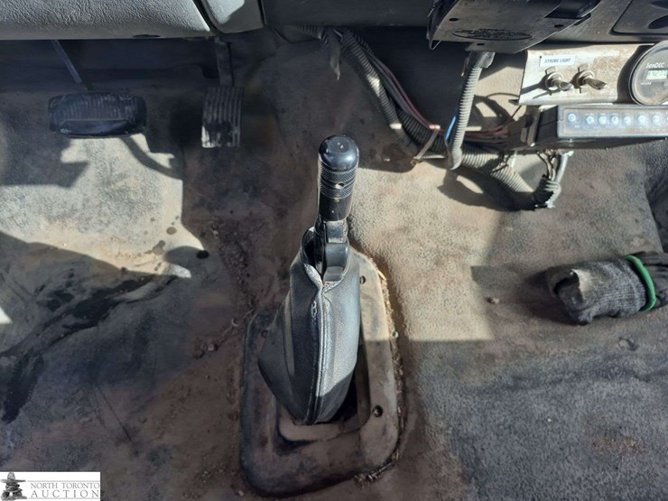 2010-ford-f650-image-19