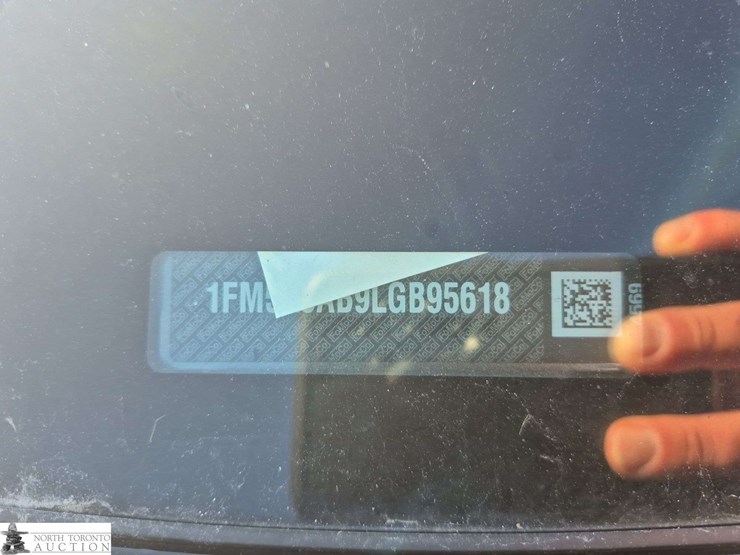 2020-ford-explorer-image-15