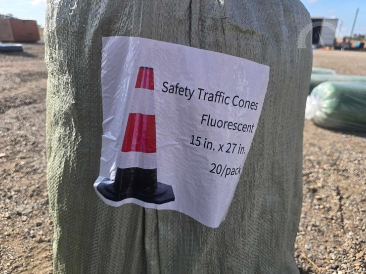 qty-(60)-safety-traffic-cones-image-2