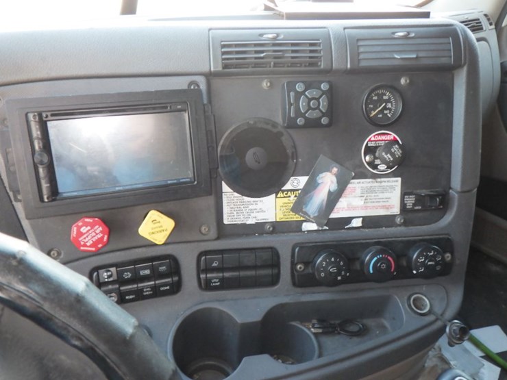 2015-freightliner-cascadia-125-image-20