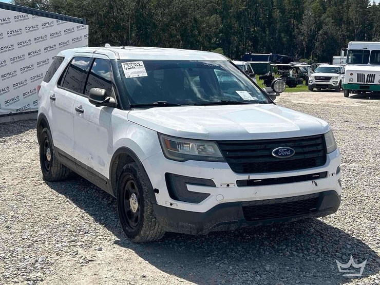 2016-ford-explorer-image-2