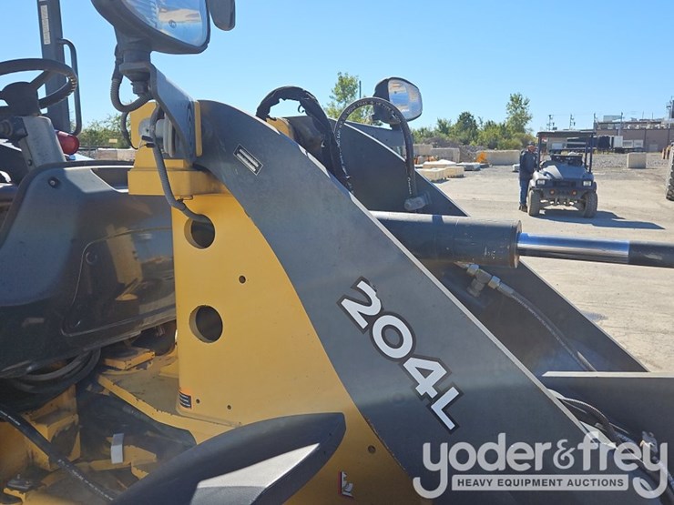 2019-deere-204l-image-31