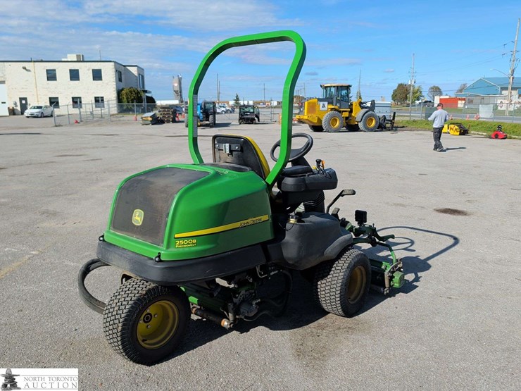 2015-john-deere-2500-image-5