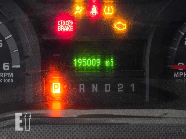 2013-ford-econoline-350-image-13