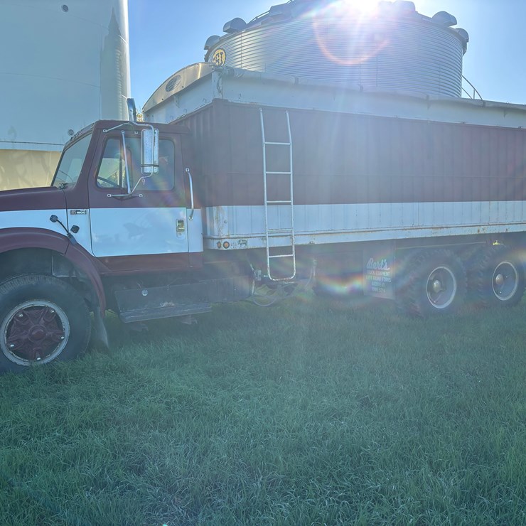 1979 IH F1954 Diesel Grain truck, tandem axle screw w/power divider, DT466 engine, 131,708 miles, 21’ steel grain box, roll tarp, battery disconnect, 5 speed manual with 4 speed aux transmission