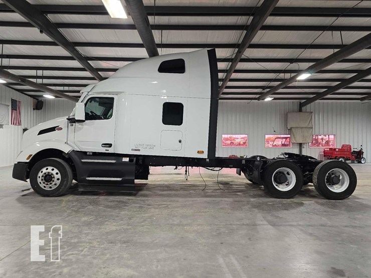 2024-peterbilt-579-image-5