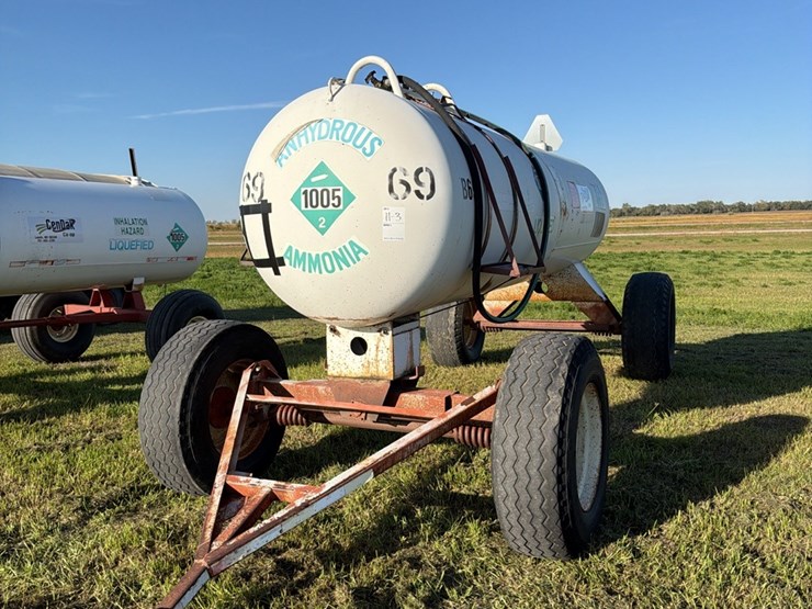11-3.-1450-gallon-nh3-tank,-15-22.5-tires-image-3