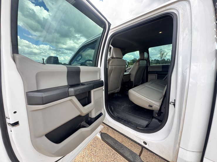 2022-ford-f250-xl-image-11