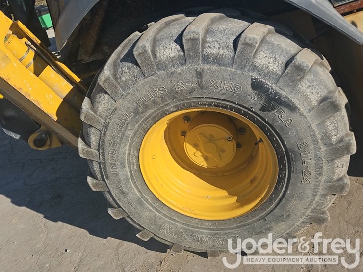 2018-deere-410l-image-11