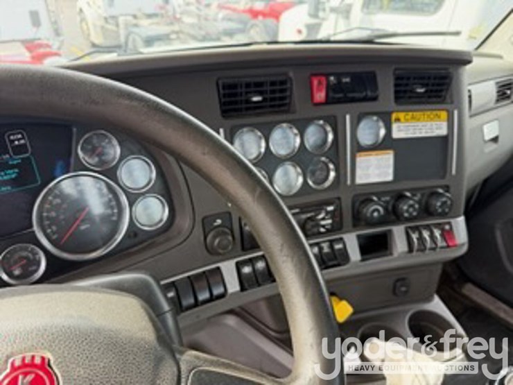 2017-kenworth-t880-image-12