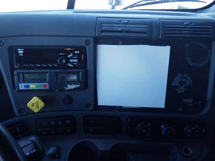 2020-freightliner-cascadia-113-image-13