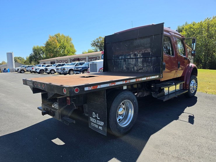 2007-freightliner-m2-106-image-13